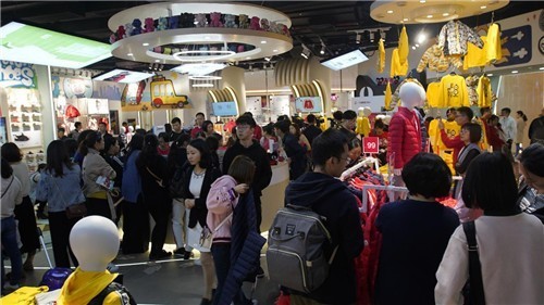 開業(yè)3天業(yè)績達32萬的“黑”店，為什么寧愿排隊也要去？