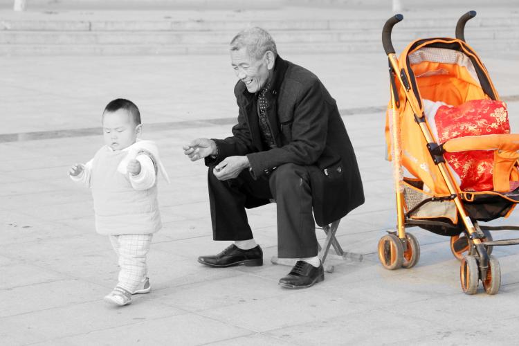 請老人帶孩子 該不該給錢