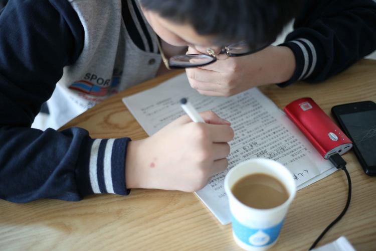 孩子做作業(yè)不認真，成績差？用8個技巧，孩子成績?nèi)壧?/>
      <div   id=