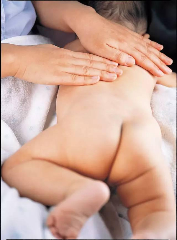 美國醫(yī)生發(fā)現(xiàn)：寶寶這3個(gè)部位能促進(jìn)大腦發(fā)育