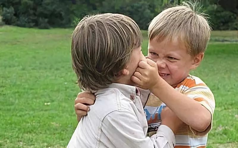 男孩子“好欺負(fù)”，都是被這三種父母教的