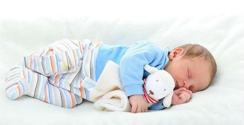 有一種崩潰叫孩子不午睡 親貝網(wǎng)小編來(lái)教你幾招