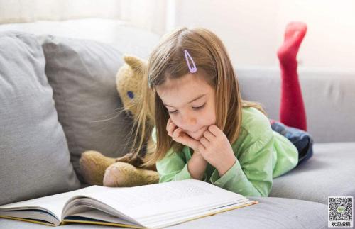 親貝網(wǎng)小編推薦書(shū)目：《法國(guó)媽媽的創(chuàng)意教養(yǎng)》