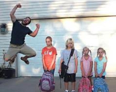 寶寶常笑好處多 親貝網(wǎng)推薦這四種方式增加親子互動