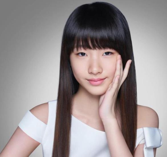 小S女兒首個(gè)代言 一張“高級(jí)臉”氣質(zhì)才是王道