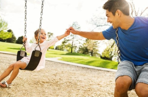 愛往外跑的孩子和喜歡宅在家的孩子 區(qū)別長大就明顯