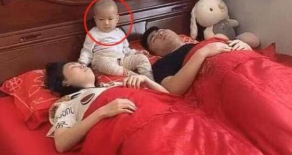 一家三口“午睡照”火了 這屆家長真難帶