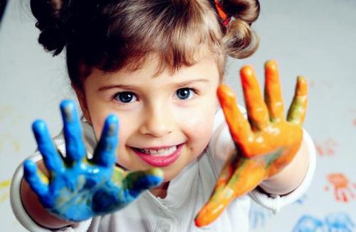 寶寶沒有自信怎么辦？ 孩子的自信需要分階段培養(yǎng)