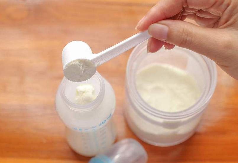 沖奶粉是有講究的，千萬別害了娃