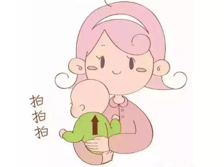親貝網(wǎng)小編推薦3種拍嗝姿勢，新手寶媽一定要學會