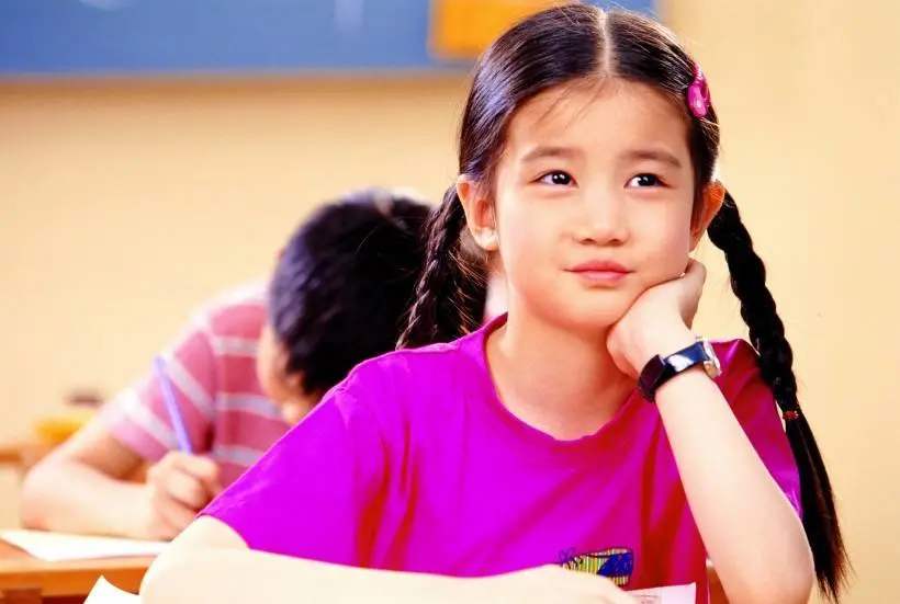 老師調(diào)換孩子座位的真實原因是這個，滿滿的套路