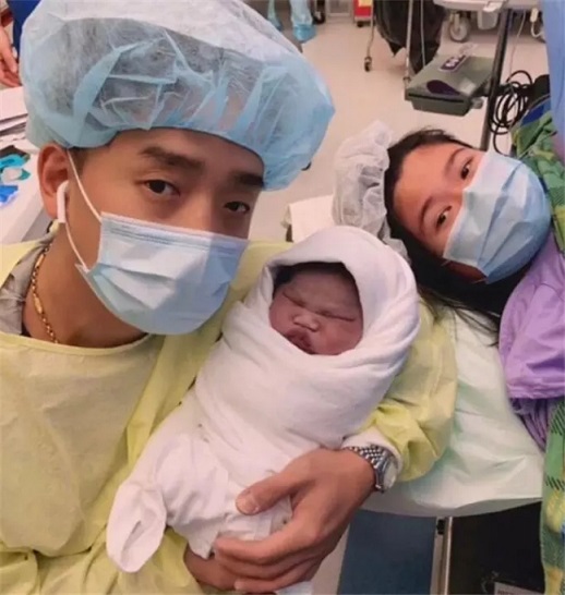 “暴躁寶寶”在網(wǎng)上走紅，一臉生氣的小模樣笑噴無(wú)數(shù)網(wǎng)友