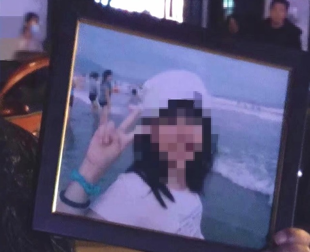 18歲女學(xué)生向世界說“再見”后投河，其實她本可以不這樣的