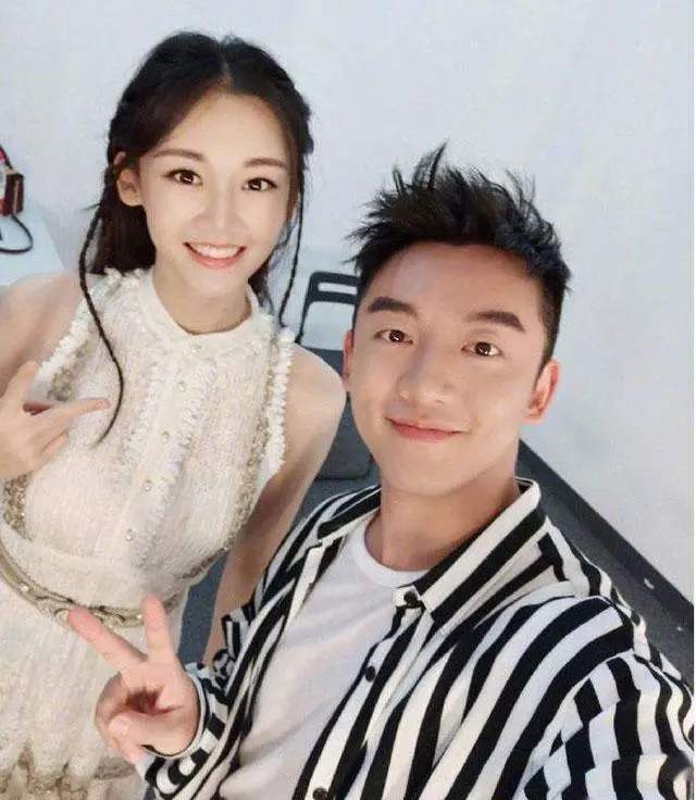 鄭愷愛妻苗苗孕照流出，身材依舊超正點