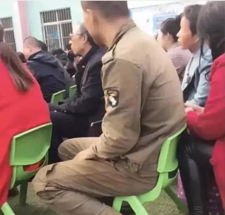 “我爸爸媽媽又不偷不搶，有什么好嫌棄的”，兒子的話讓父母感動