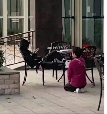 母女食物對比鮮明，無底線的寵愛只會毀了你的孩子