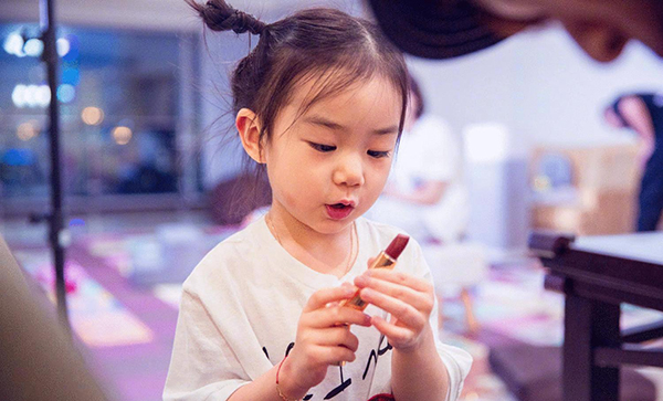 戚薇三歲女兒與吳青峰合作，奶音甜美吸粉超多