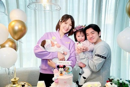 王祖藍曬二胎女兒照，卻被網友隔空喊話：這樣做不妥