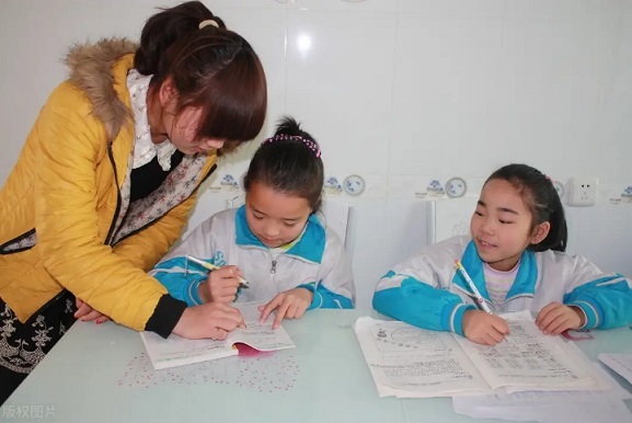 春節(jié)期間，想要孩子成績(jī)不下滑，家長(zhǎng)要督促孩子做好這3件事