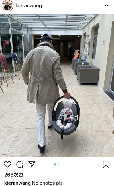 朱珠老公曬滿月女兒，小公主酣睡模樣軟萌可愛