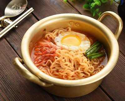 這幾類食物都是孩子的身高“抑制劑”，別再給孩子買了