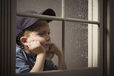 活潑愛動的孩子，為什么上了幼兒園后越來越內(nèi)向？