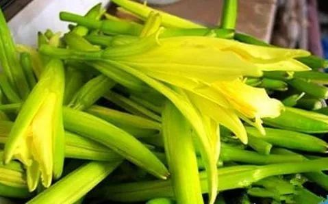 三歲前，不要給孩子吃這些，會(huì)害了他們