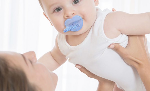 “哄娃神器”安撫奶嘴使用注意事項(xiàng)，新手媽媽要知道