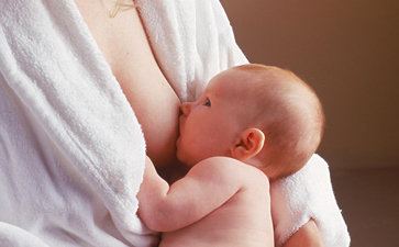 寶寶必須抱著睡，放下就醒怎么回事？