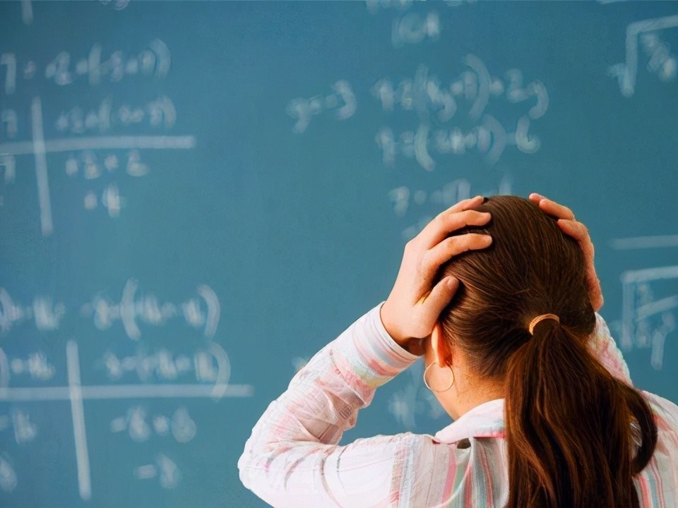 頭疼失眠、煩躁易怒、暴飲暴食、拖延厭學(xué)……孩子這些異常向父母傳遞了哪些“信號”？