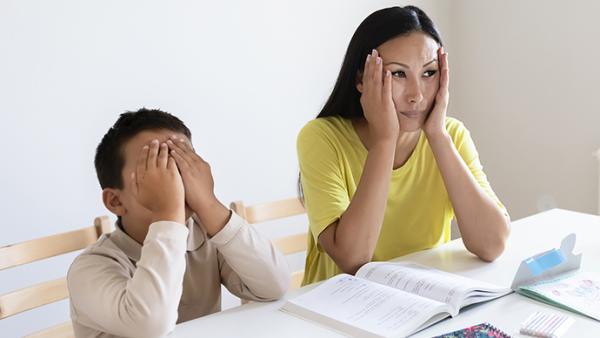 懂點(diǎn)心理學(xué)｜聽了育兒專家的話，越來越不會(huì)帶娃？