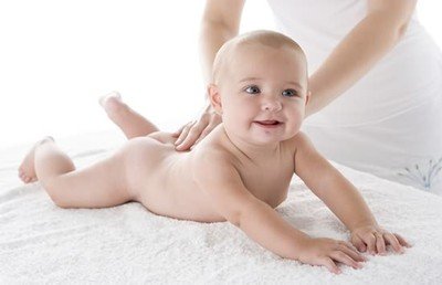 幾個(gè)小妙招，解決寶寶秋季皮膚干燥問題