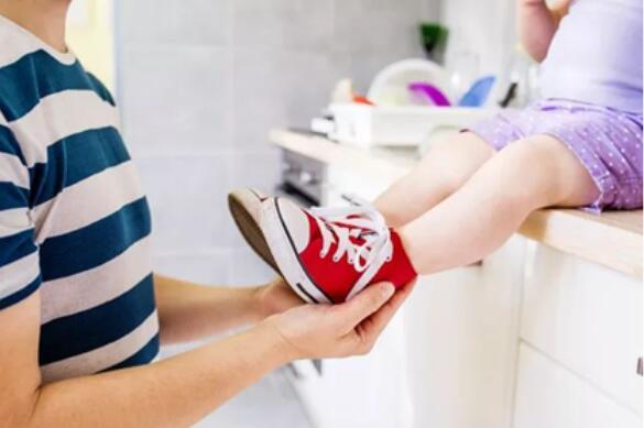 顛覆老舊育兒觀！這些育兒爭(zhēng)議你家也有嗎？