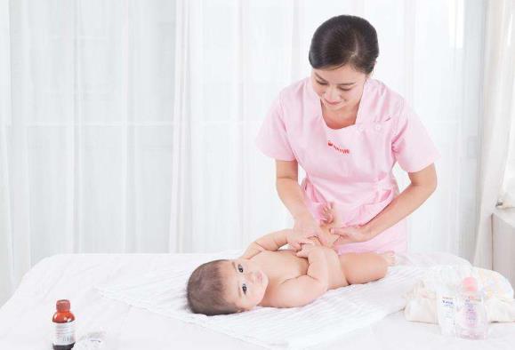 在家里人幫忙和月嫂之間，你會(huì)怎么選擇？