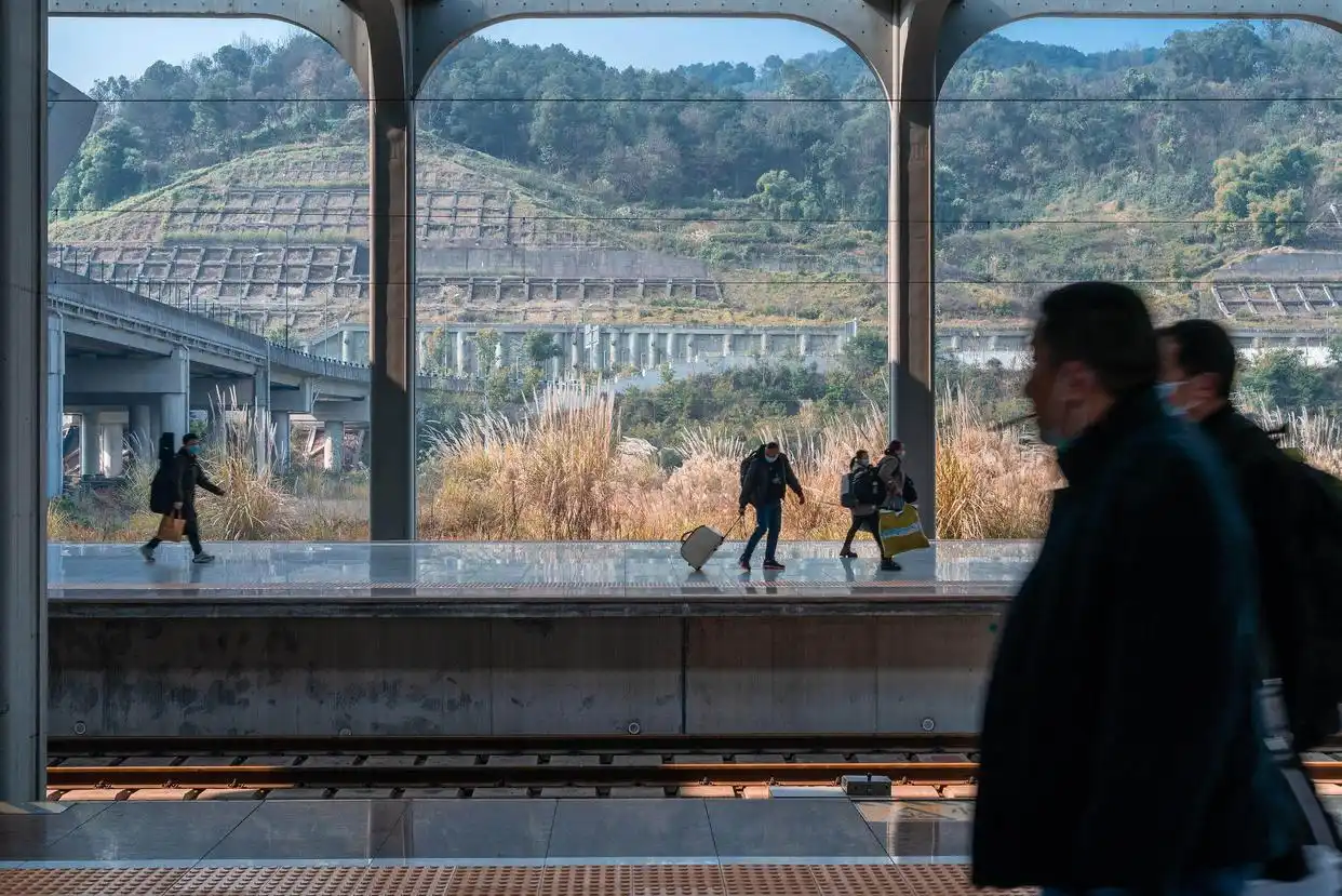 春運(yùn)途中容易久坐、憋尿、缺水，收好這份健康錦囊